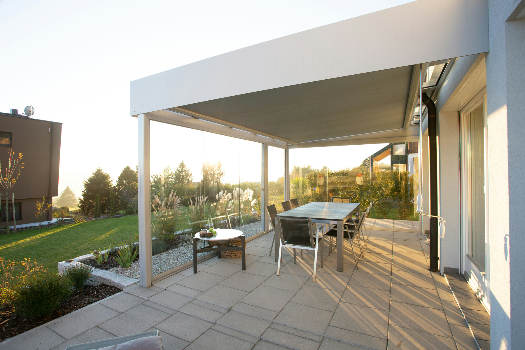 Terrasse im Frühling nach dem Winter